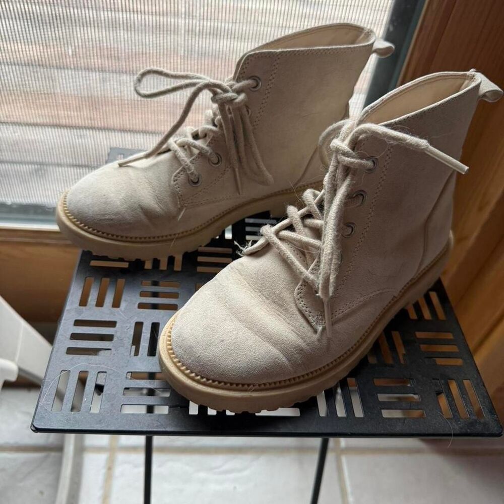 Girls size 1 light tan ankle combat boot.